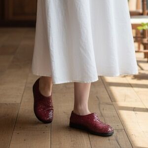Aborigen Mule Clog Slip-On Shoes Womens Red
Basketweave Comfort Flat size 2 1/2